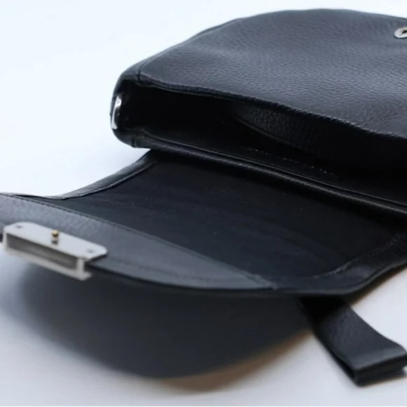 Marc Jacob’s silver studded black cross body w/ detachable strap - Picture 2 of 11